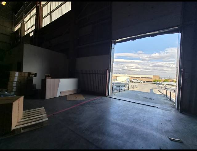 2,716M² WAREHOUSE TO LET IN HALFWAY GARDENS